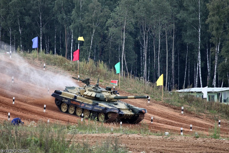 Kinh ngac: Bo doi Lao muon xe tang T-72 di thi-Hinh-6