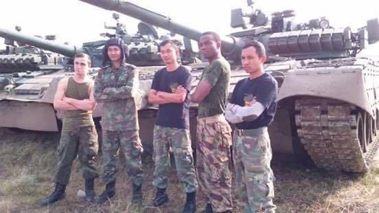 Kinh ngac: Bo doi Lao muon xe tang T-72 di thi