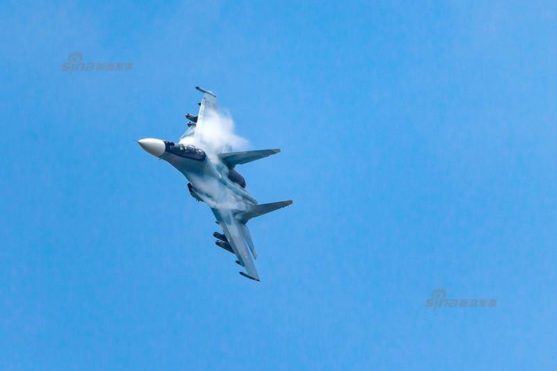 Man nhan chien dau co Nga-Trung khong kich...may bay F-16-Hinh-3