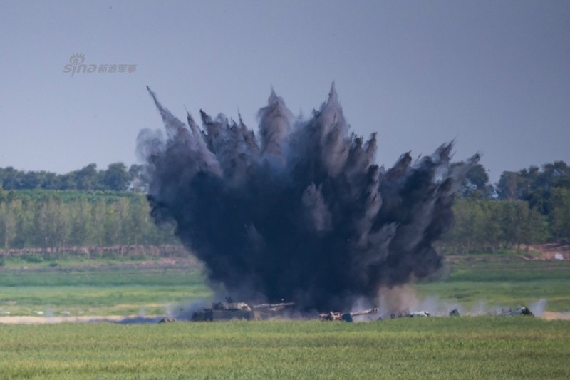 Man nhan chien dau co Nga-Trung khong kich...may bay F-16-Hinh-4