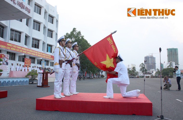 Khoanh khac an tuong trong le tot nghiep HVHQ Viet Nam-Hinh-2