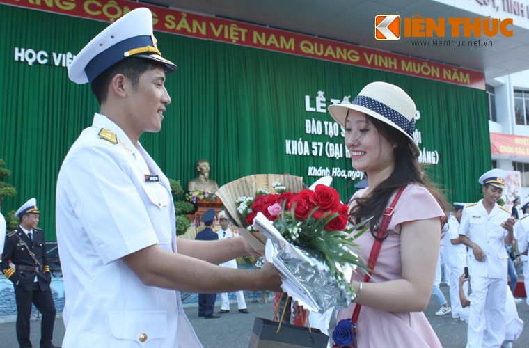 Khoanh khac an tuong trong le tot nghiep HVHQ Viet Nam-Hinh-8