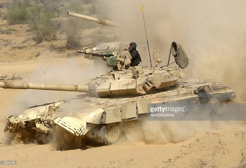 Kinh hoang: T-90S se tieu diet duoc xe tang cach 8km-Hinh-9