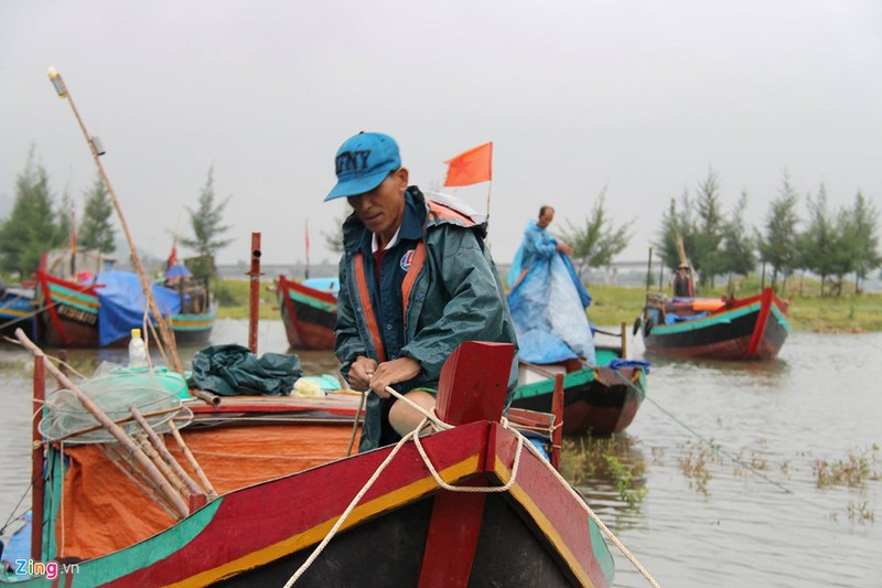 Anh: Dan mien Trung hoi ha gia co nha cua truoc bao manh-Hinh-6