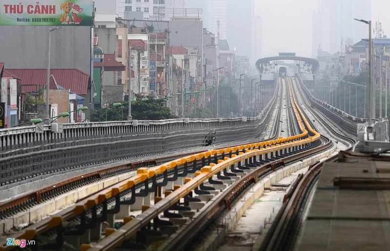 Ngon ngang tuyen duong sat tren cao Cat Linh-Ha Dong-Hinh-3