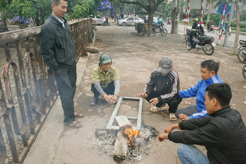 Khong khi lanh dang tran xuong mien Bac, Ha Noi ret 16 do C