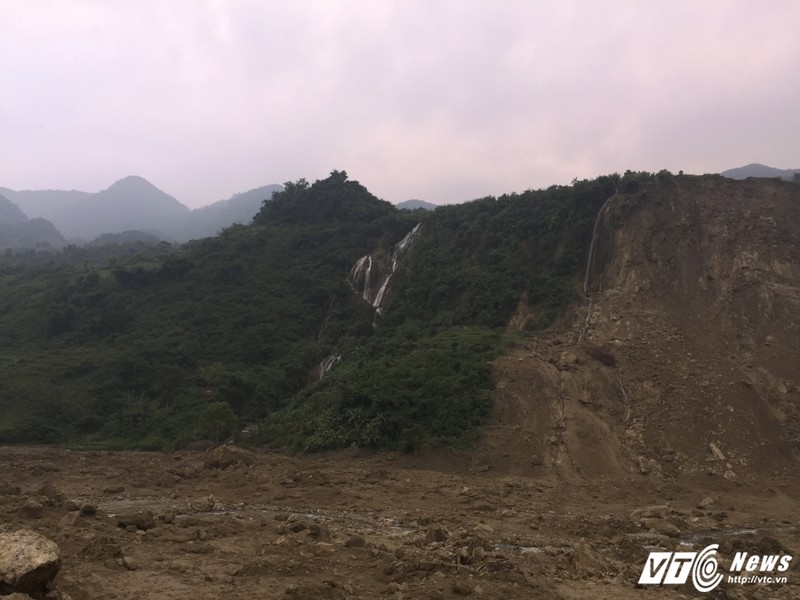 Tham hoa sap nui o Hoa Binh: "Nhung giac mong khung khiep"-Hinh-2