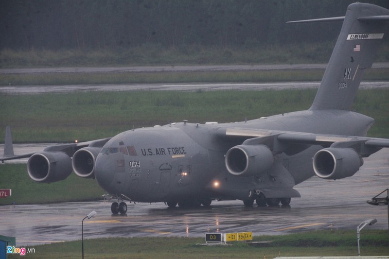 &quot;Ngua tho&quot; C-17 cho doan xe cua Tong thong Trump toi Da Nang