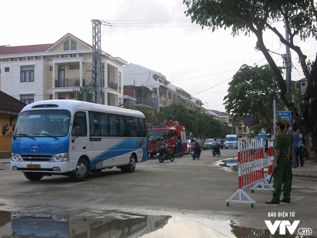 Anh: Cong tac an ninh cho doan phu nhan/phu quan APEC tham quan Hoi An-Hinh-4