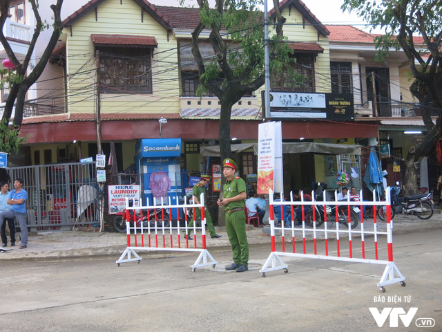 Anh: Cong tac an ninh cho doan phu nhan/phu quan APEC tham quan Hoi An-Hinh-8