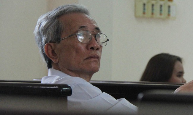 Ong Nguyen Khac Thuy tu nguyen toi nha giam thi hanh an
