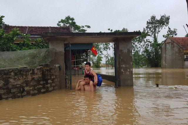 Ngap lut o Thanh Hoa: Nuoc dang khong ngung, di doi 7.000 nguoi-Hinh-7