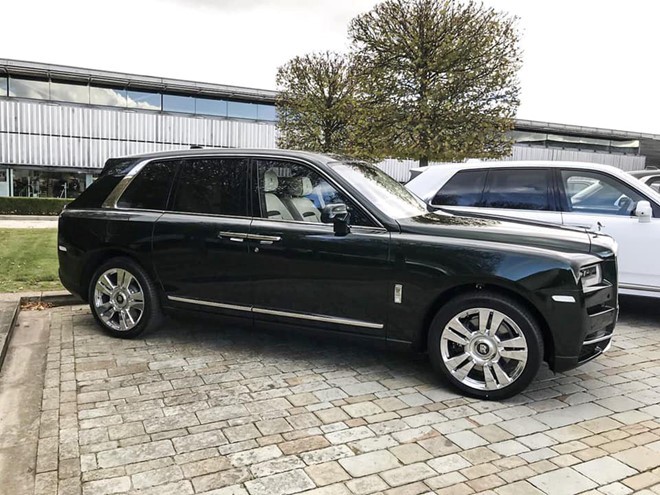 Sieu SUV Cullinan cua Rolls-Royce bat dau den tay khach hang-Hinh-2