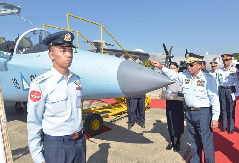 Myanmar se mua 18 may bay Yak-130, Viet Nam chua co chiec nao!-Hinh-3