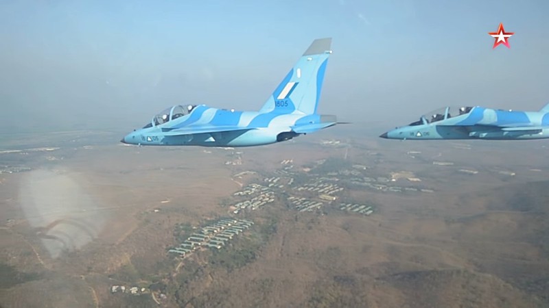 Myanmar se mua 18 may bay Yak-130, Viet Nam chua co chiec nao!-Hinh-6