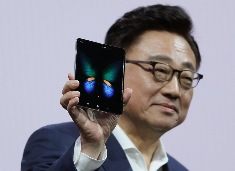 Vi sao Samsung phai huy ban Galaxy Fold tren toan cau?-Hinh-2