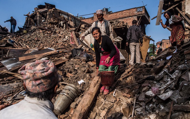 Hau dong dat Nepal: Dan chung xung dot voi canh sat-Hinh-9