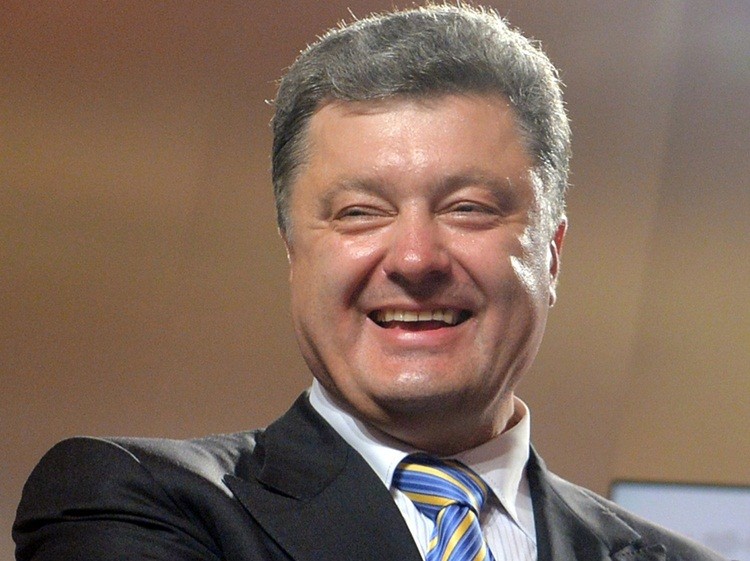 Ukraine sap vo no, nhung TT Poroshenko lai giau gap boi