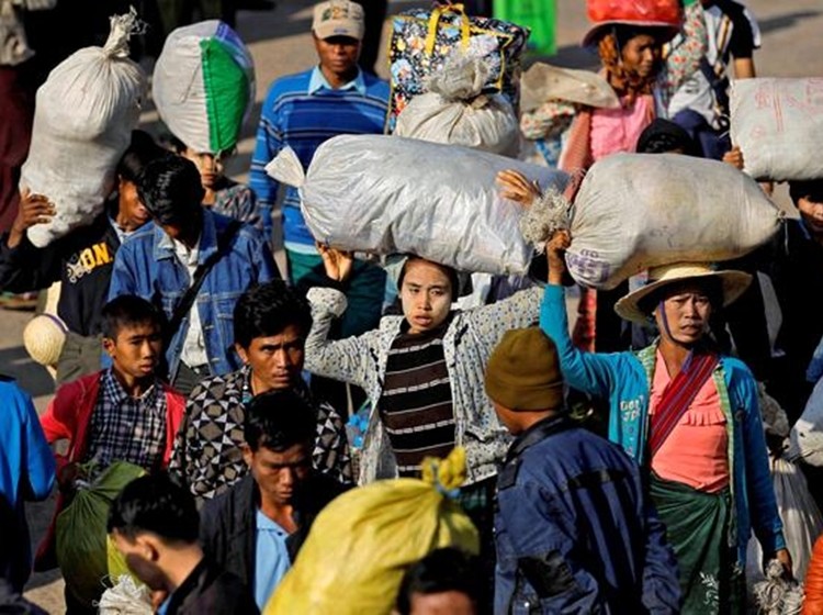 Quan chuc Van Nam “bao cao lao” ve chien su Myanmar-Hinh-2