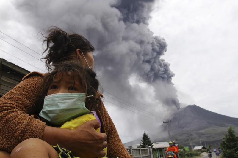 Nui lua Sinabung o Indonesia lai phun khoi bui-Hinh-10