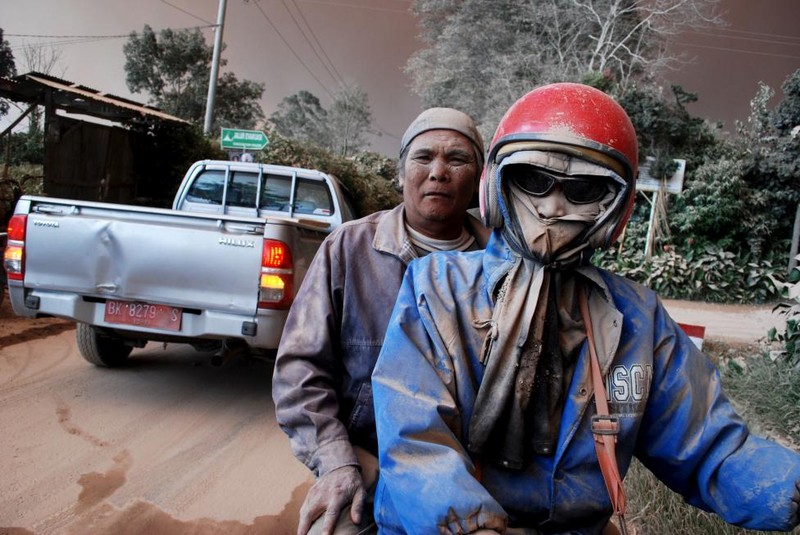 Nui lua Sinabung o Indonesia lai phun khoi bui-Hinh-2