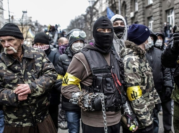Nhom cuc huu Right Sector doi Kiev tan cong Donbass