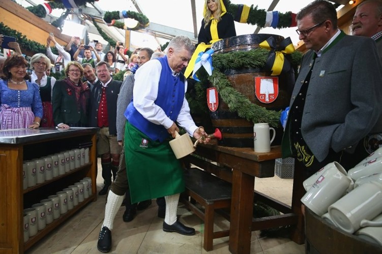 Ngat ngay hinh anh Le hoi bia Oktoberfest Munich 2015-Hinh-3