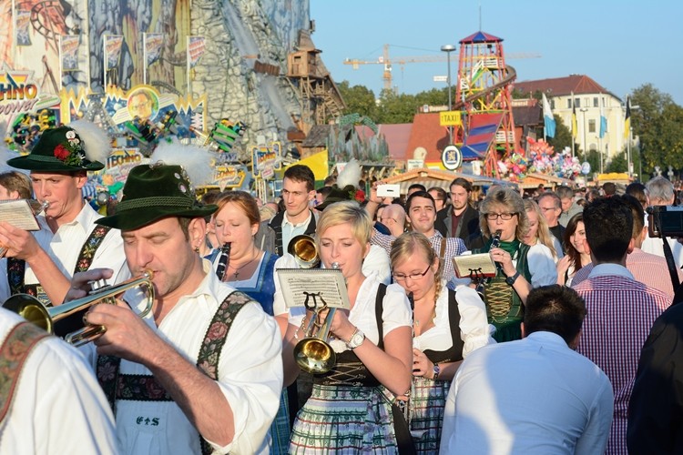 Ngat ngay hinh anh Le hoi bia Oktoberfest Munich 2015-Hinh-9