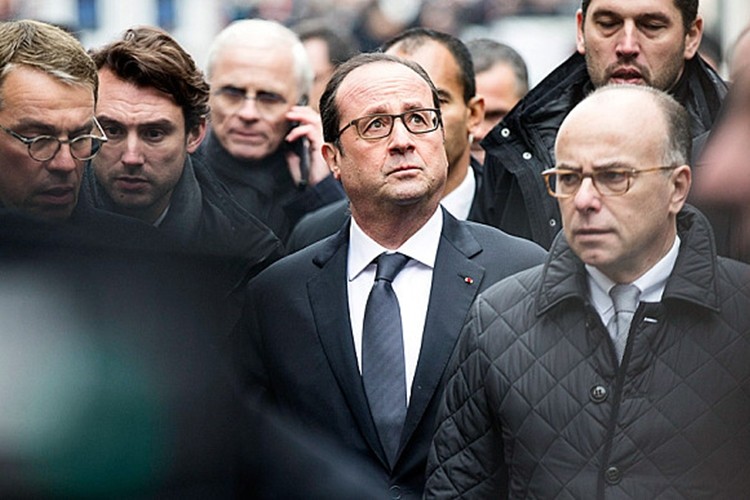TT Hollande: Muc tieu chinh cua tan cong khung bo o Paris