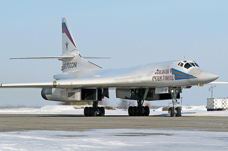 TQ nhom ngo bay nem bom chien luoc Tu-160 cua Ukraine