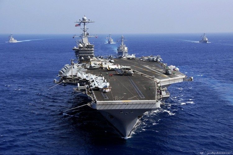 My dem tau san bay John C. Stennis tuan tra o Bien Dong