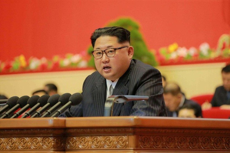 Vi sao ong Kim Jong-un tu bo “Chinh sach tien quan”?