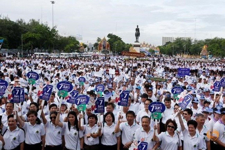 Nhung he qua cua trung cau dan y Hien phap Thai Lan