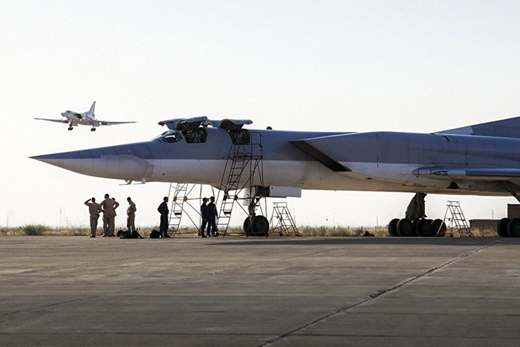 Ly do khien Nga dem may bay Tu-22M3 den Iran