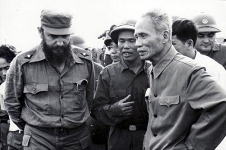Hoc gia Nga ca ngoi quan he dac biet Viet Nam-Cuba