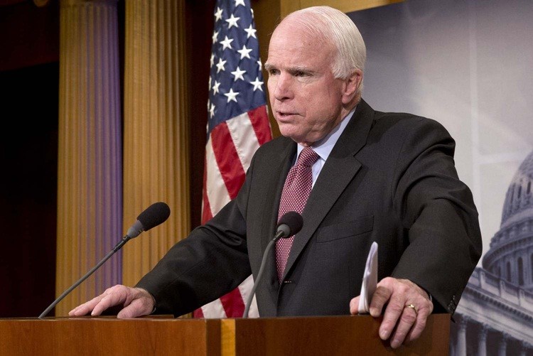 Dang sau viec Thuong nghi si John McCain “khen” Nga o Syria?