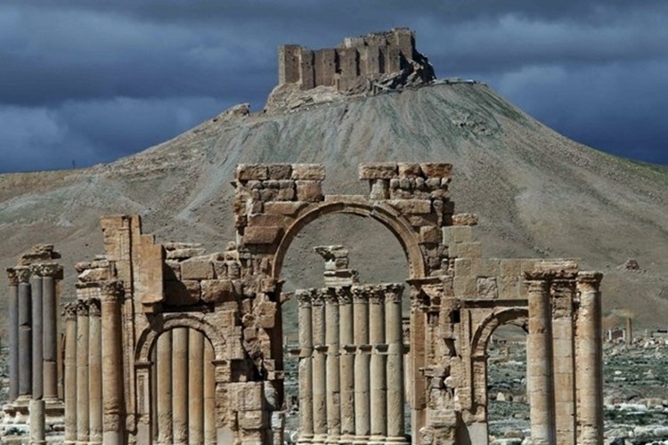 Quan doi Syria danh duoi phien quan IS khoi thanh co Palmyra