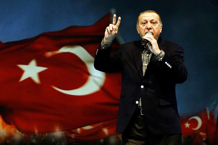 Tong thong Erdogan day Tho Nhi Ky vao “vong xoay tu than”