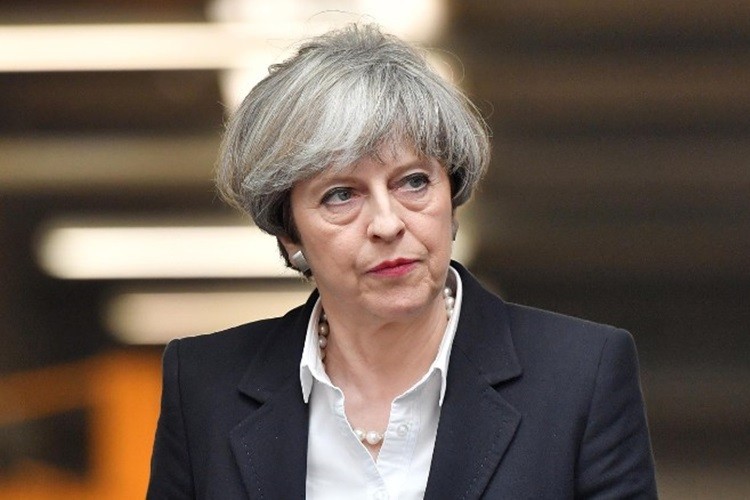 Bau cu Anh: Thu tuong Theresa May "mat ca chi lan chai"