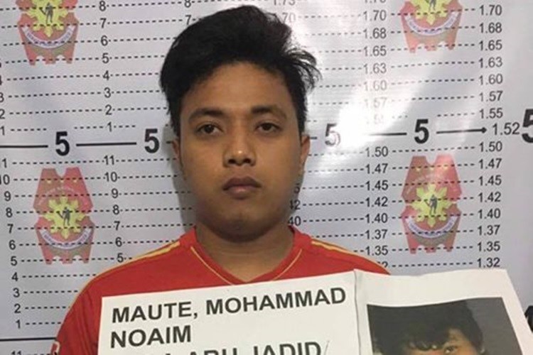 Cac thanh vien gia dinh khung bo Maute lan luot sa luoi