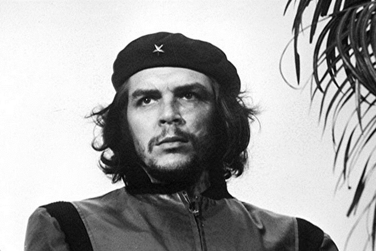 Nha cach mang Che Guevara trong con mat em trai