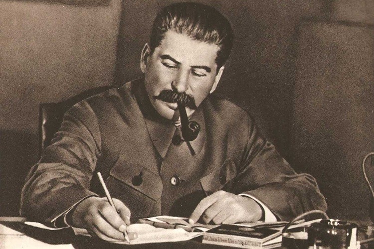 Vi sao Stalin len den dinh cao quyen luc?