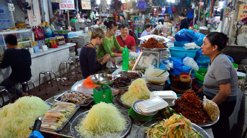 Ha Noi va Sai Gon cuc hap dan phong vien CNN