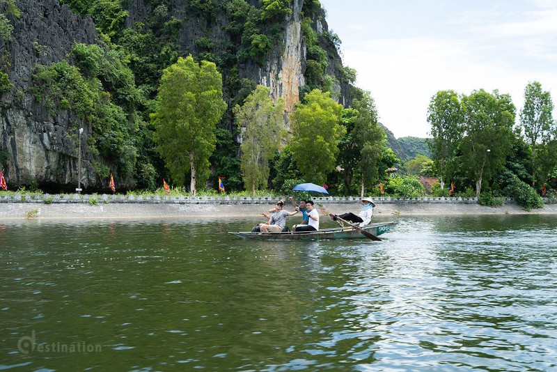 Tam Coc dep ngo ngang trong mat du khach nuoc ngoai-Hinh-7