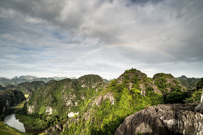 Tam Coc dep ngo ngang trong mat du khach nuoc ngoai