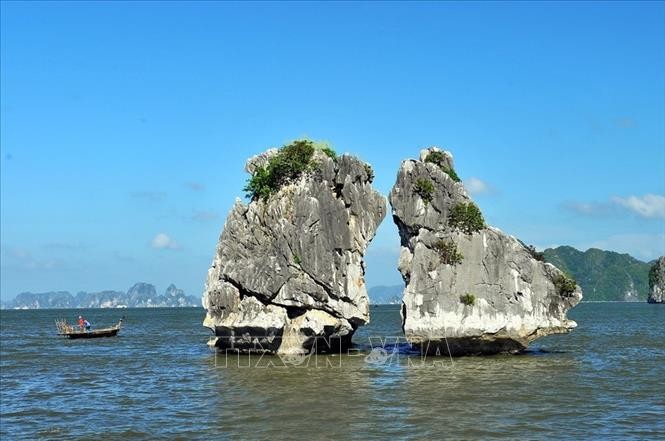 Chiem nguong Vinh Ha Long - noi don doan Lanh dao Trieu Tien-Hinh-3