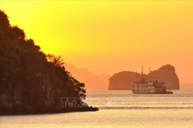 Chiem nguong Vinh Ha Long - noi don doan Lanh dao Trieu Tien-Hinh-6