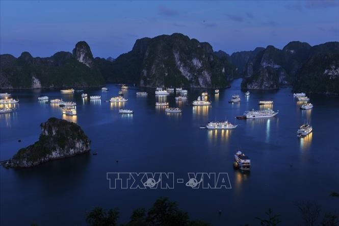 Chiem nguong Vinh Ha Long - noi don doan Lanh dao Trieu Tien-Hinh-7