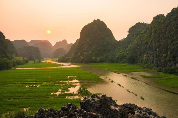 Bao Phap: 7 trai nghiem dang gia de toi Viet Nam ngay khi co the