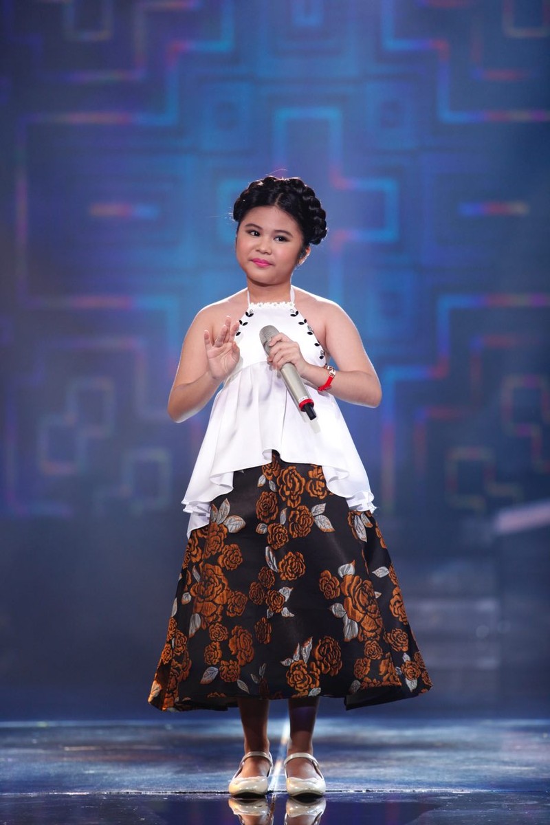 Thi sinh nhi khien giam khao quy lay o Vietnam Idol Kids